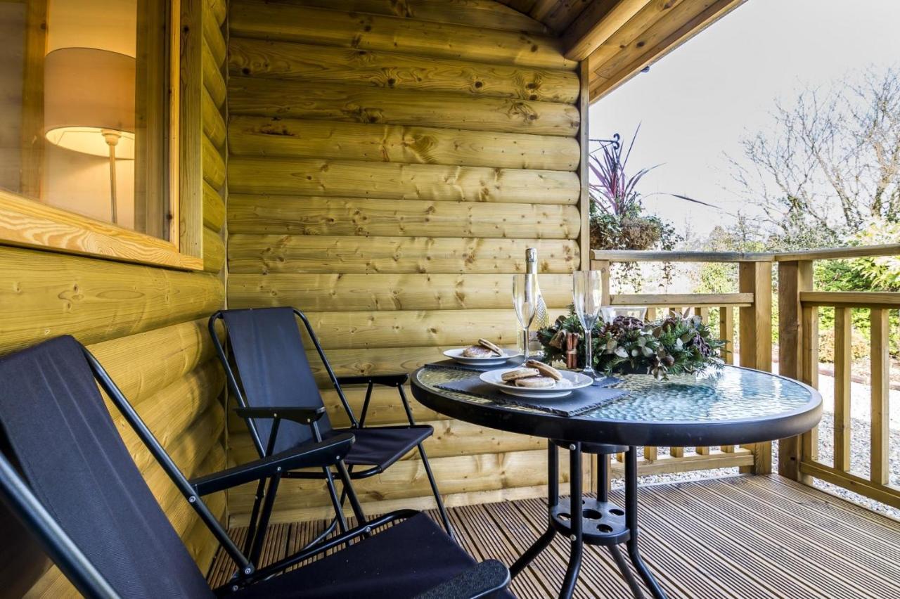 Fern Lodge - 2 Bedroom Log Cabin - Saint Florence - Tenby Exterior foto