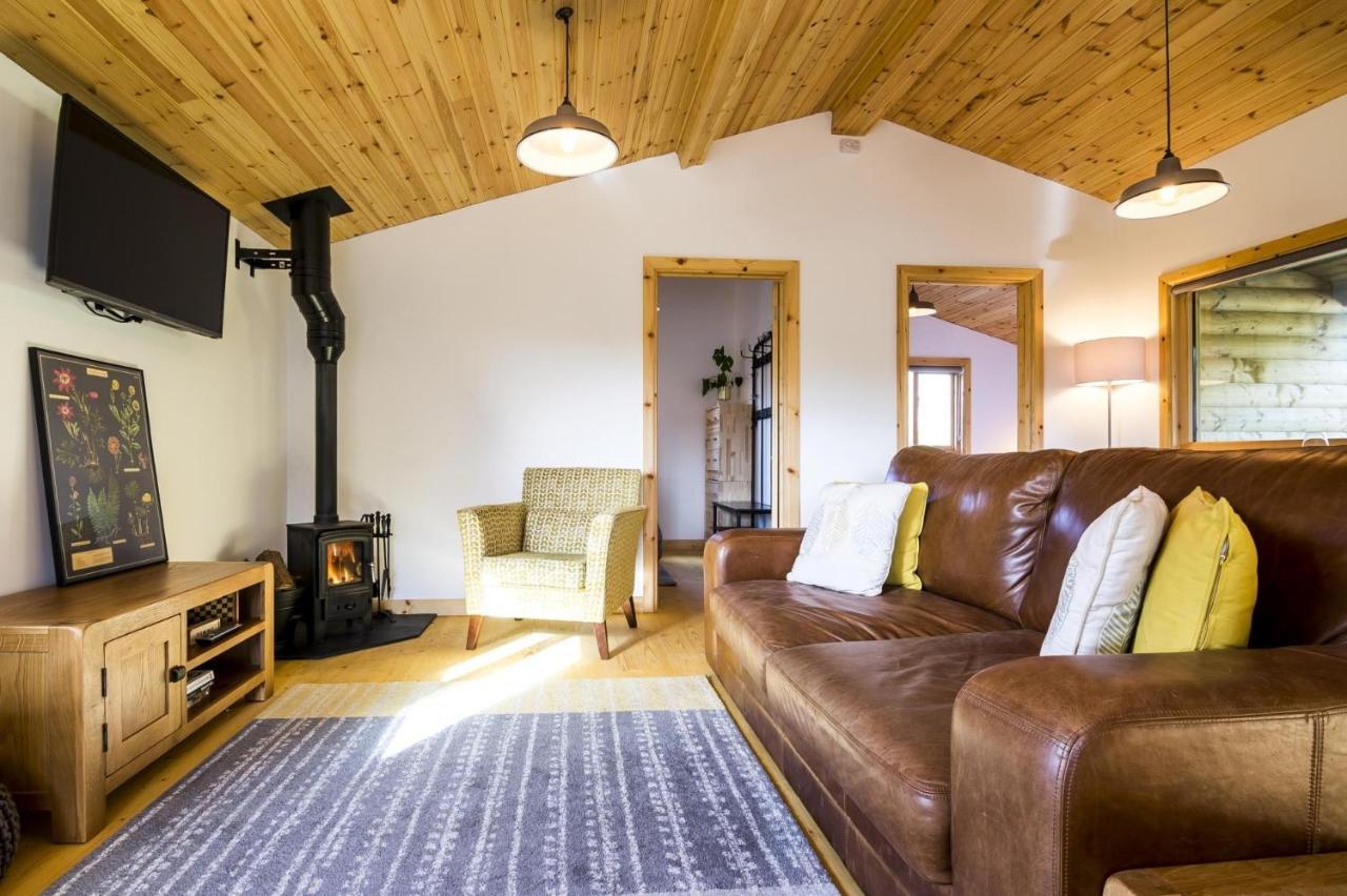 Fern Lodge - 2 Bedroom Log Cabin - Saint Florence - Tenby Exterior foto